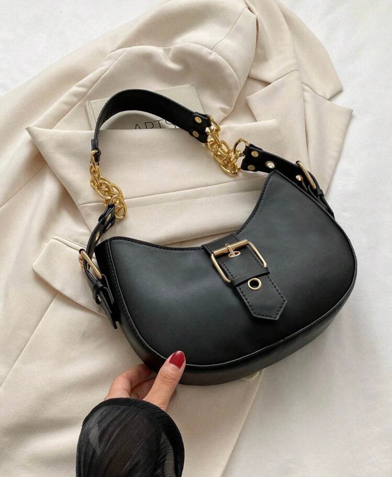 Cartera con hebillas