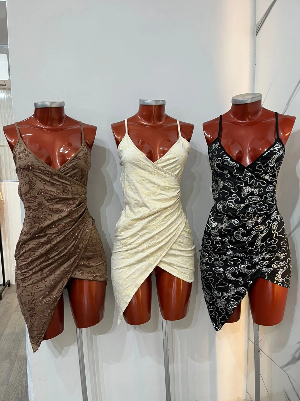VESTIDO CORTO