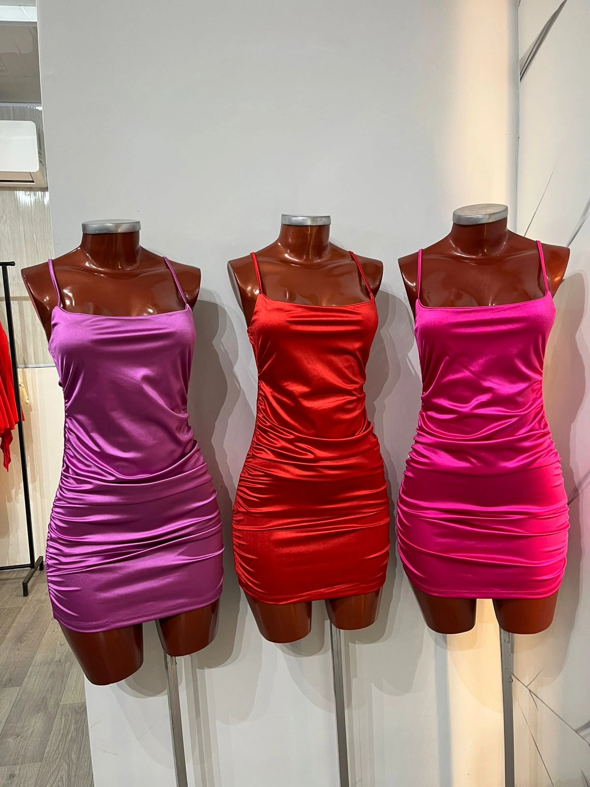 VESTIDO DE SATEN