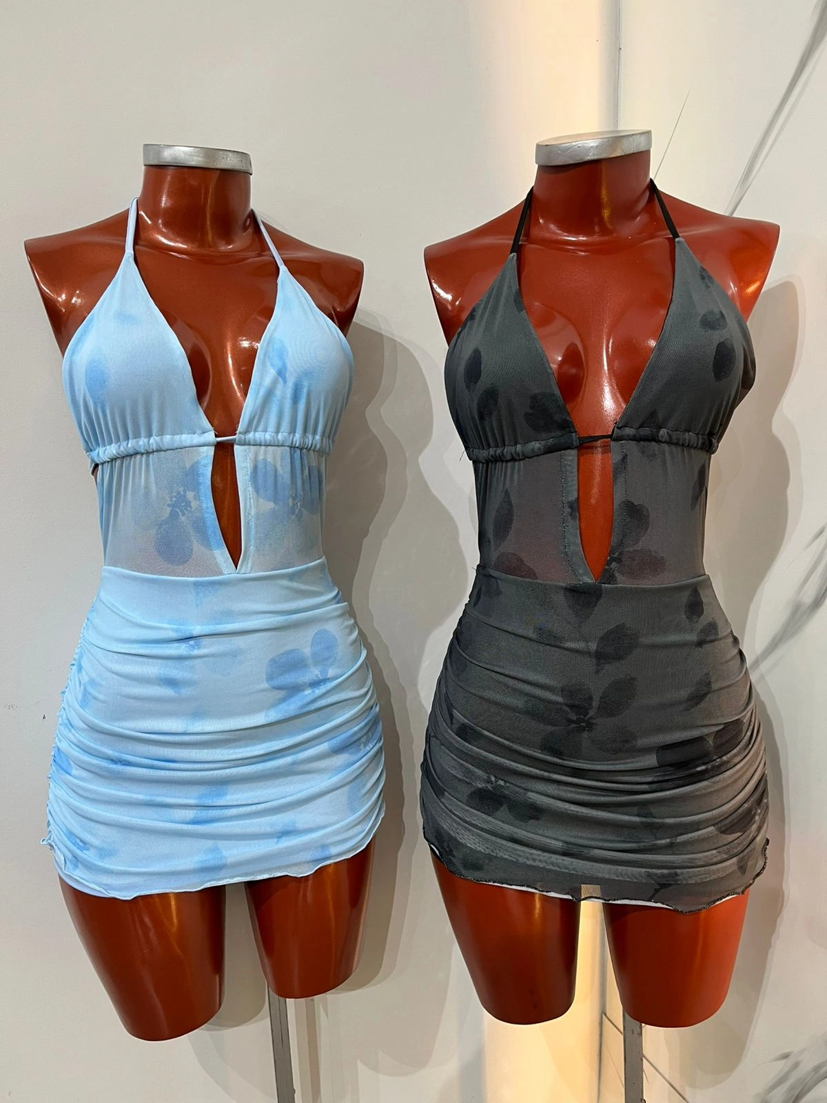 VESTIDO ELASTIZADO ESCOTE ABIERTO