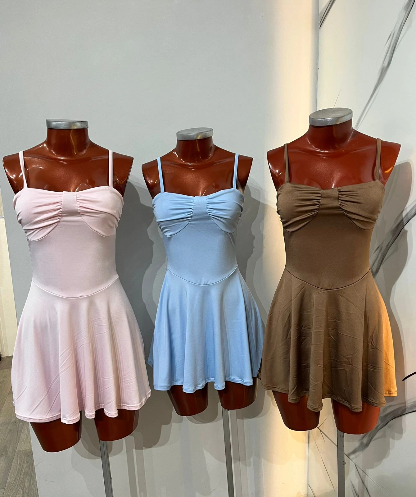VESTIDO CORTO C/ BUSTO DRAPE