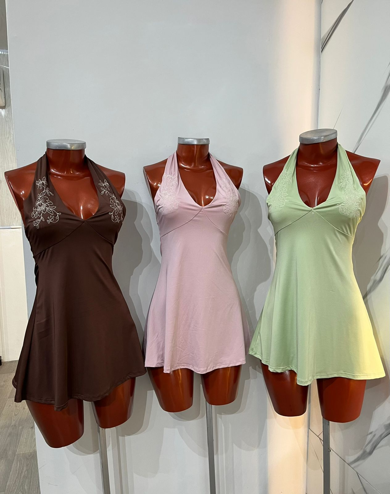 VESTIDO SUPLEX C/ BORDADO