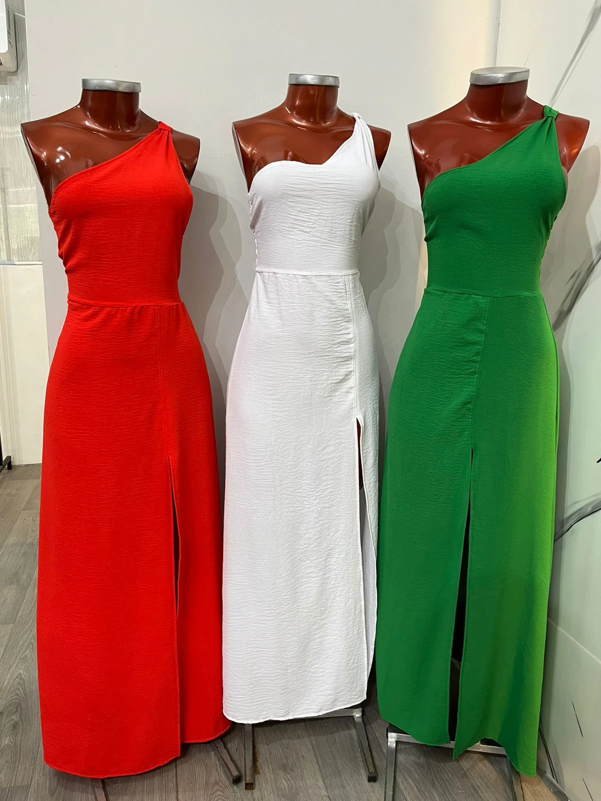 VESTIDO LARGO HOMBRO DESCUBIERTO
